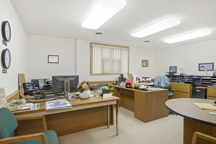 More Photos Of 8007 Industrial Park Ln, Atchison Industrial For Sale