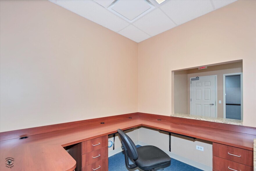 More Photos Of 912 Northwest Hwy, Fox River Grove Medical For Lease