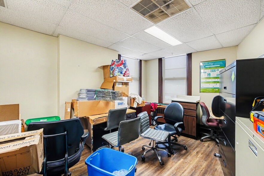 More Photos Of 1002 Monmouth St, Newport Office Residential For Sale
