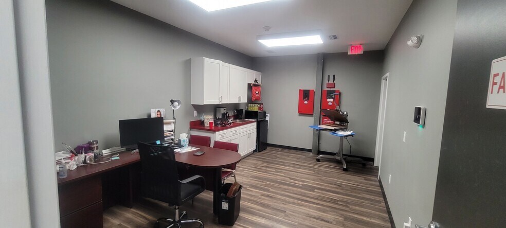 More Photos Of 8200 Cypress Plaza Dr, Jacksonville Health Club For Lease