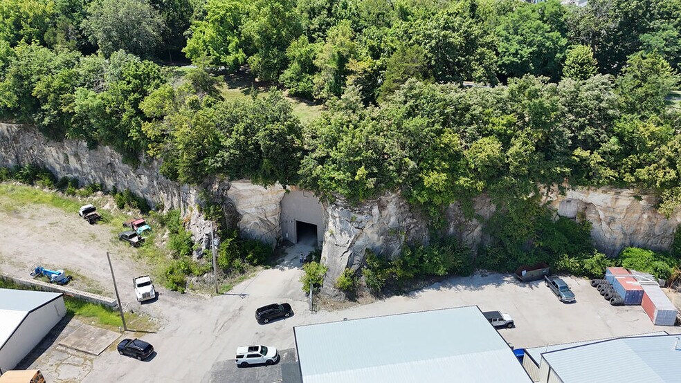 More Photos Of 20 Cave Industrial dr, Crystal City Industrial For Sale
