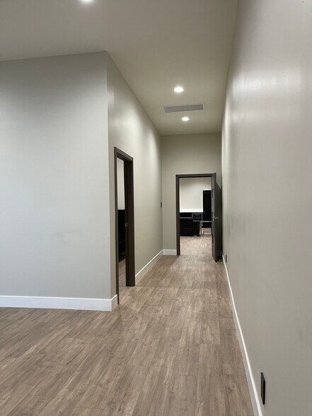 More Photos Of 5627 Cahuenga Blvd, North Hollywood Office For Sale