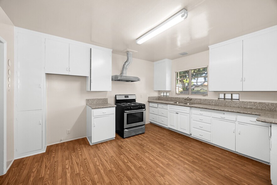 More Photos Of 1721 S 9th St, Alhambra Apartments For Sale
