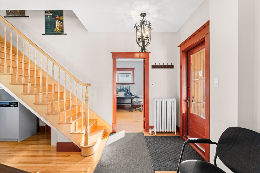 More Photos Of 531 Rue Du Conseil, Sherbrooke Office For Sale