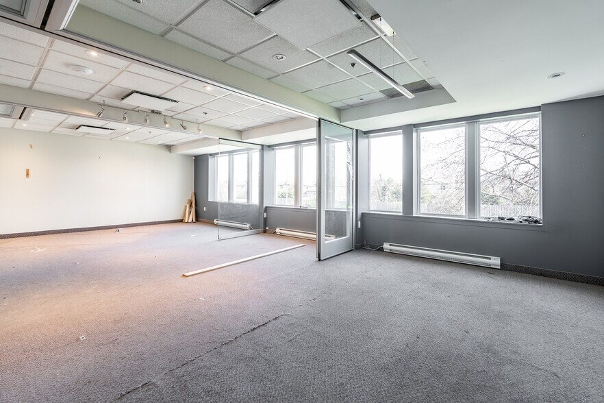 More Photos Of 115 Rue de Lauzon, Boucherville Manufacturing For Lease