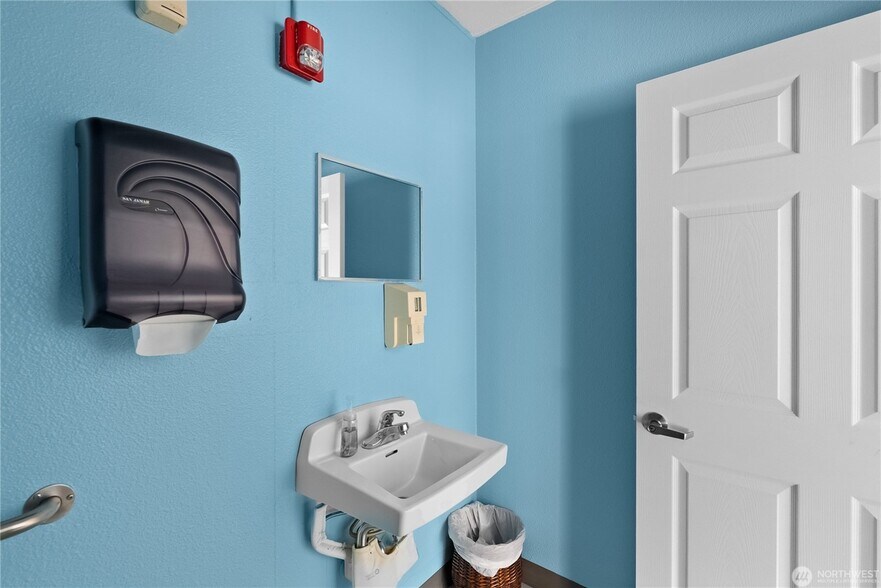 More Photos Of 9707 Key Peninsula Hwy NW, Gig Harbor General Retail For Sale