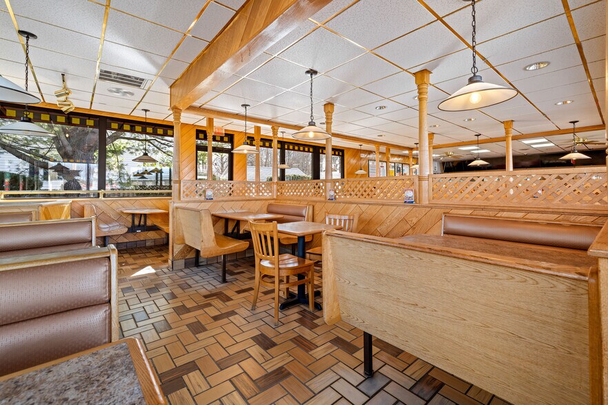 More Photos Of 733 Bedford St, Whitman Restaurant For Sale