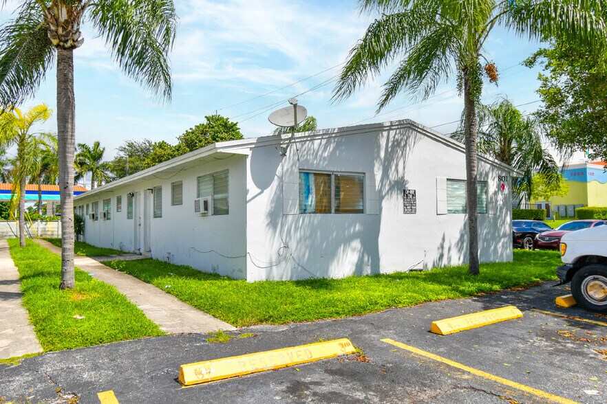 More Photos Of 801-805 NW 10th St, Hallandale Beach Multifamily For Sale