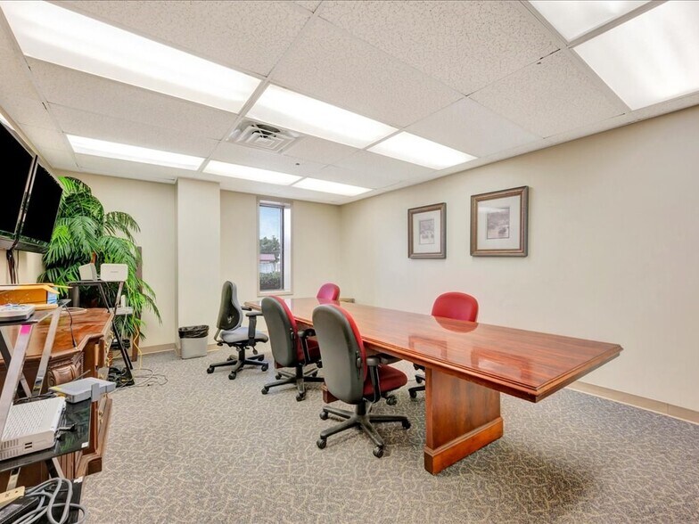 More Photos Of 321 N 1st St, Lufkin Office For Sale