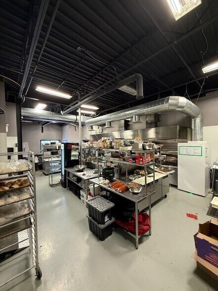 More Photos Of 8 Asa st, Kemptville Restaurant For Sale