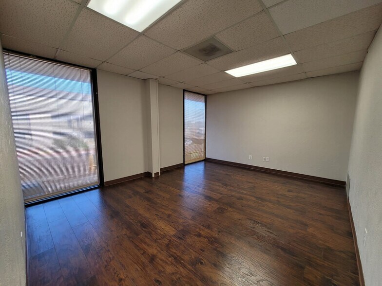 More Photos Of 433 Kitty Hawk Rd, Universal City Office For Lease