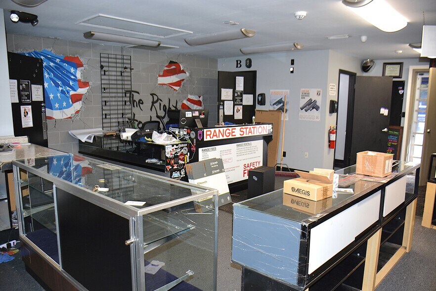 More Photos Of 43 County Road 17, Enterprise Showroom For Sale
