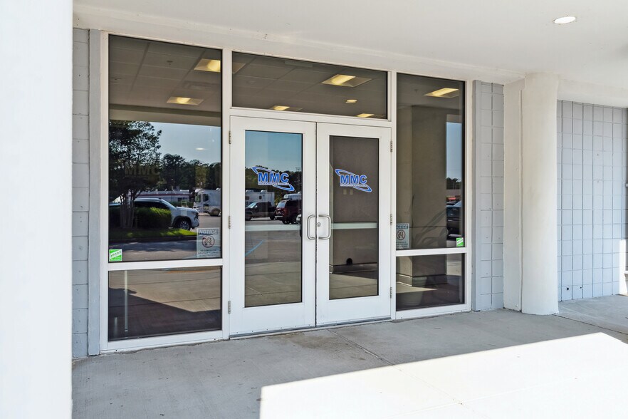 More Photos Of 8085 Rivers Ave, North Charleston Office For Lease