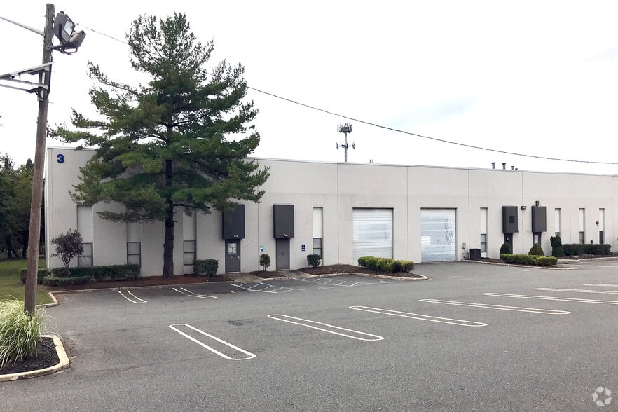 More Photos Of 3 Joanna Ct, East Brunswick Warehouse For Lease