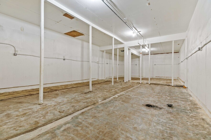 More Photos Of 6835 Tujunga Ave, North Hollywood Warehouse For Sale