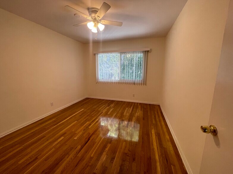 More Photos Of 14330 Albers St, Sherman Oaks Apartments For Sale
