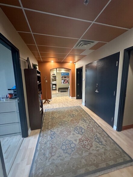 More Photos Of 44 By Ward Market Sq, Ottawa Storefront Retail Office For Lease
