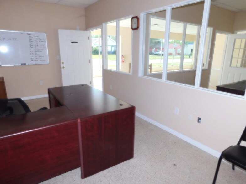 More Photos Of 1512 E Gary Rd, Lakeland Flex For Sale