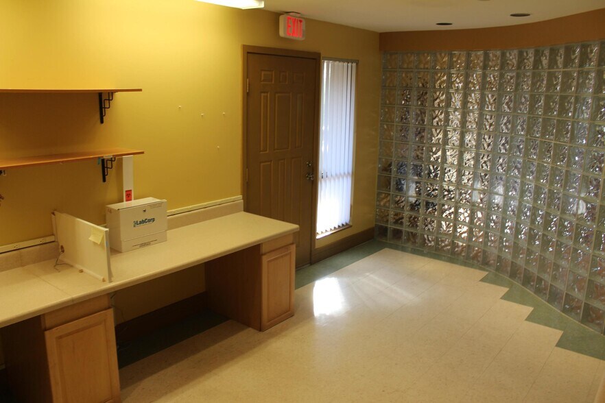 More Photos Of 3355 Burns Rd, Palm Beach Gardens Medical For Lease