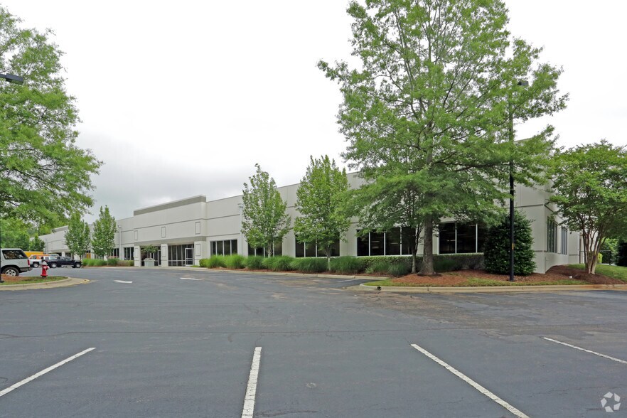 More Photos Of 3200 Gateway Centre Blvd, Morrisville Industrial For Lease