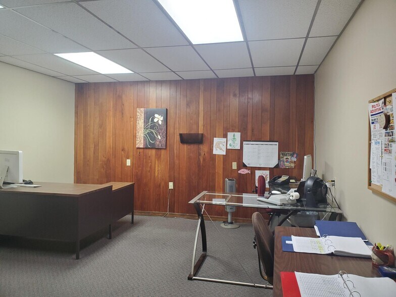 More Photos Of 124 E Jackson St, Hugo Office For Sale