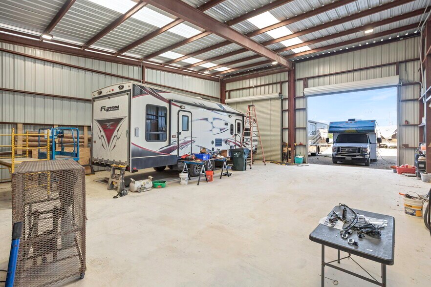 More Photos Of 16415 S Access Rd, Canyon Lake Showroom For Sale