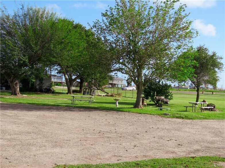 More Photos Of 1330 S Commercial St, Aransas Pass Hotel For Sale
