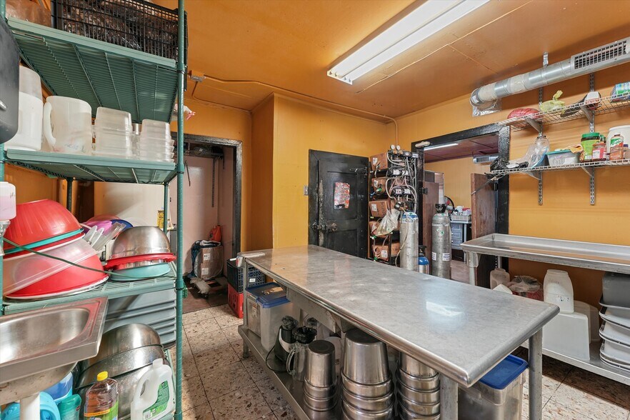 More Photos Of 9302 Highway 6, Hitchcock Restaurant For Lease