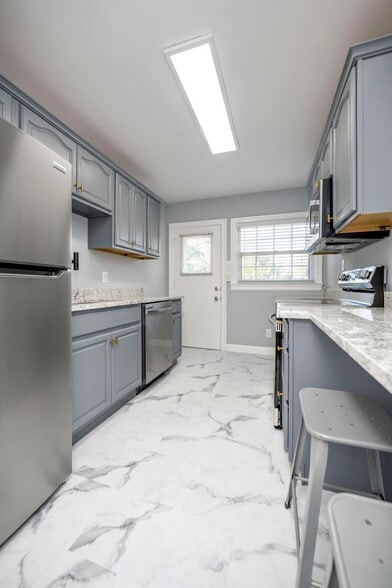 More Photos Of 1802 Carolyn Dr, Lexington Apartments For Sale