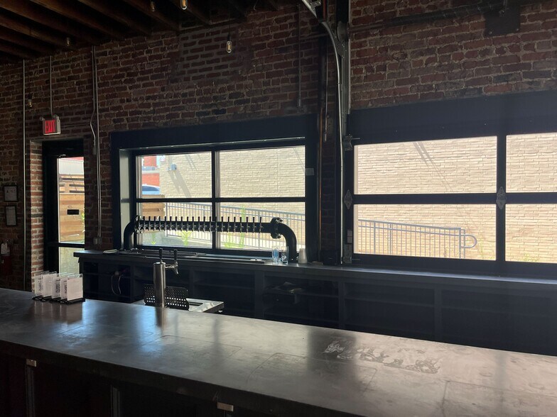 More Photos Of 1426 E 4th St, Charlotte Storefront For Lease