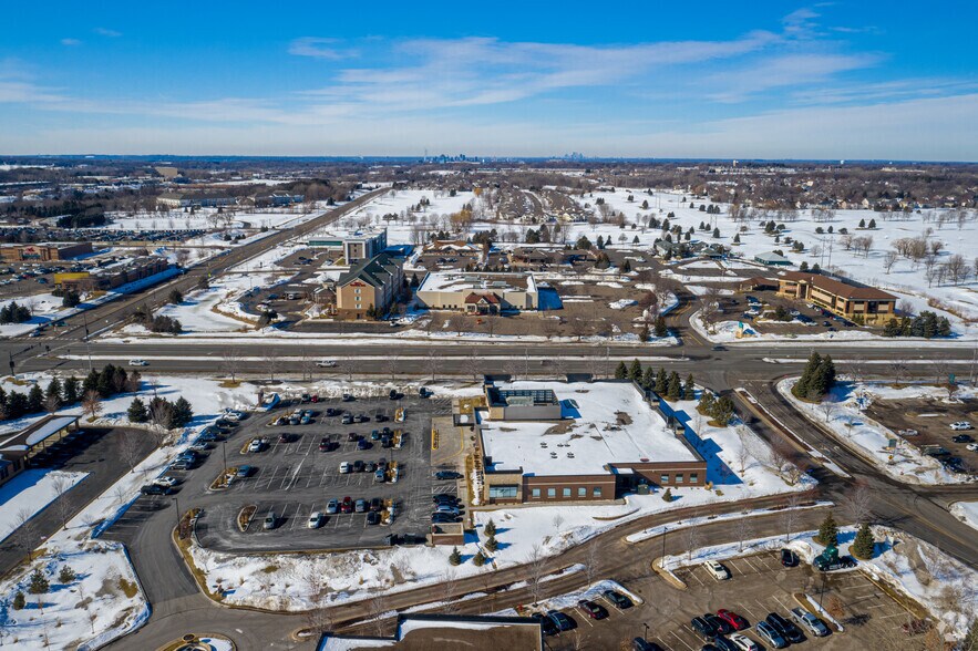 More Photos Of 8515 Eagle Point Blvd N, Lake Elmo Medical For Lease