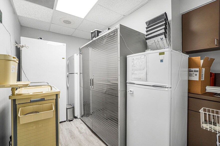 More Photos Of 2645 SW 37th Ave, Miami Medical For Sale