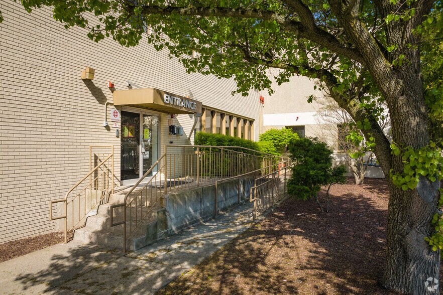 More Photos Of 20-30 Continental Dr, Wayne Warehouse For Lease