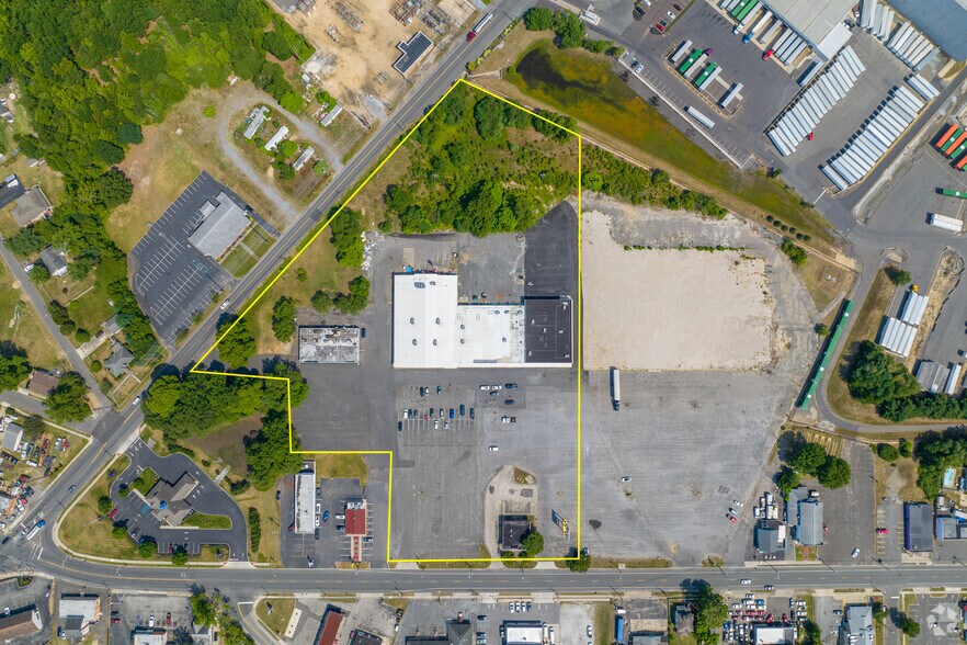 More Photos Of 545 W Broad St, Paulsboro Storefront For Sale