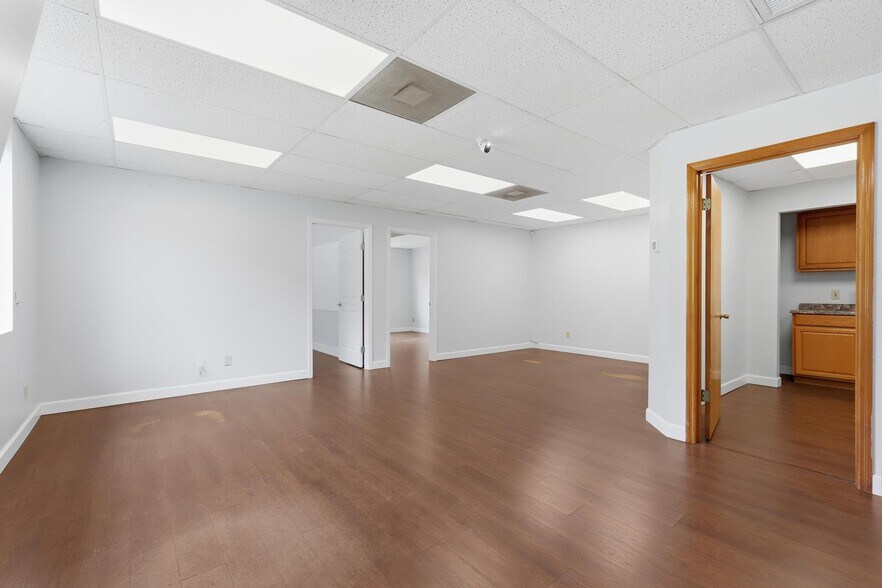 More Photos Of 623 Pleasant St, Lake Helen Flex For Lease