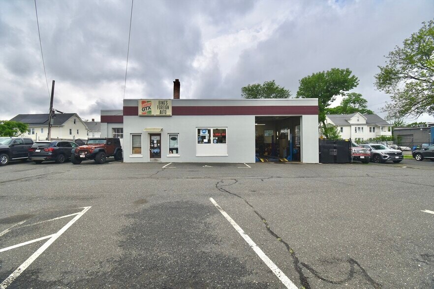 More Photos Of 512 Saint James Ave, Springfield Auto Repair For Sale