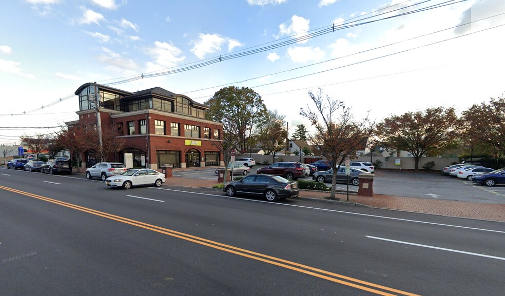 Primary Photo Of 556 Merrick Rd, Rockville Centre Medical For Lease