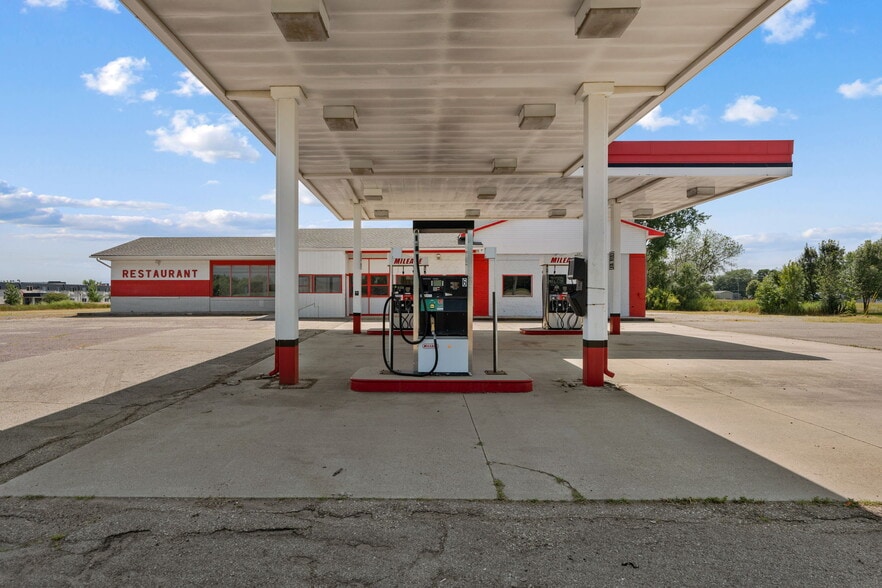 More Photos Of 3401 W Oakland Ave, Austin Truck Stop For Sale