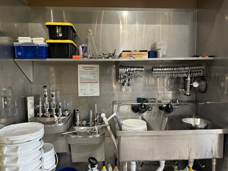 More Photos Of 572 Brewery Ln, Bourbonnais Distribution For Sale