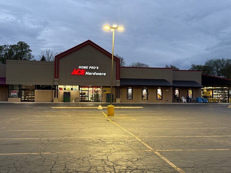 More Photos Of 25990-26300 Crocker Blvd, Harrison Township Unknown For Lease