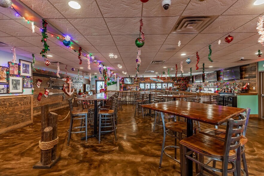 More Photos Of 840 S Broad St, Griffith Restaurant For Sale