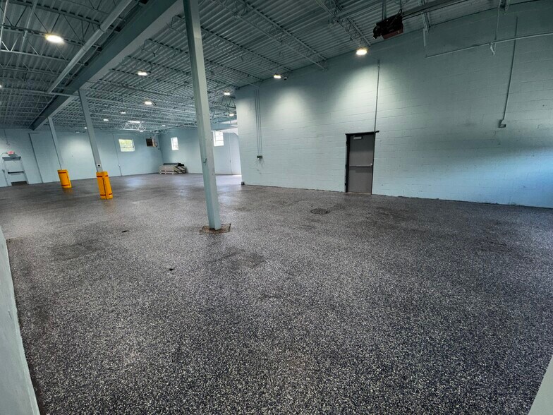 More Photos Of 1520 Hannah Ave, Forest Park Flex For Sale