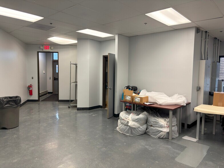 More Photos Of 1875 Research Dr, Troy Research And Development For Lease