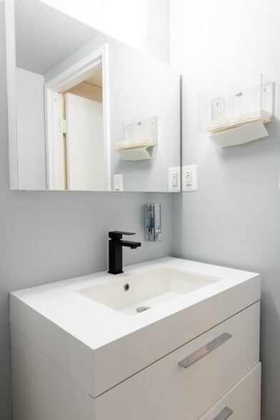 More Photos Of 3145 Mount Vernon Ave, Alexandria Office For Sale