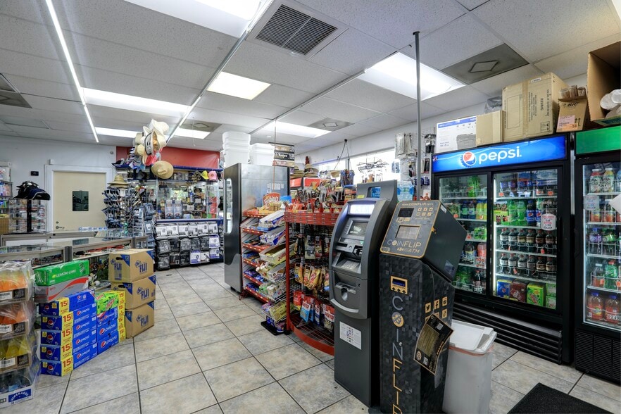 More Photos Of 755 4th St, Vero Beach Convenience Store For Sale
