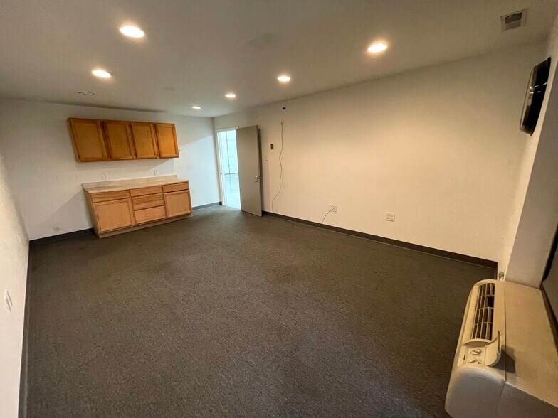 More Photos Of 8060 Reading Rd, Cincinnati Flex For Lease