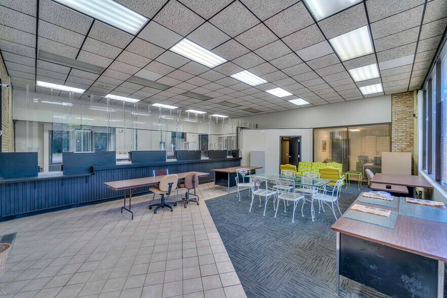 More Photos Of 1217 Greenwood Ave, Jackson General Retail For Sale