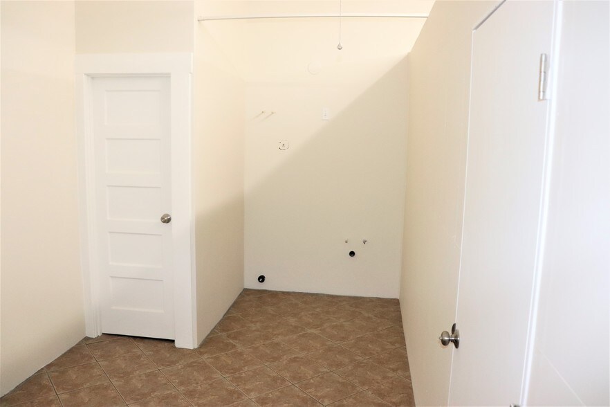 More Photos Of 108 S 10th St, Santa Paula Storefront Retail Residential For Lease