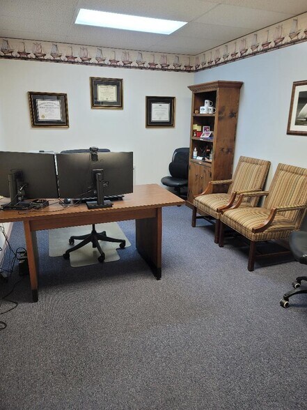 More Photos Of 107 Broadway St, Fort Meade Office For Sale