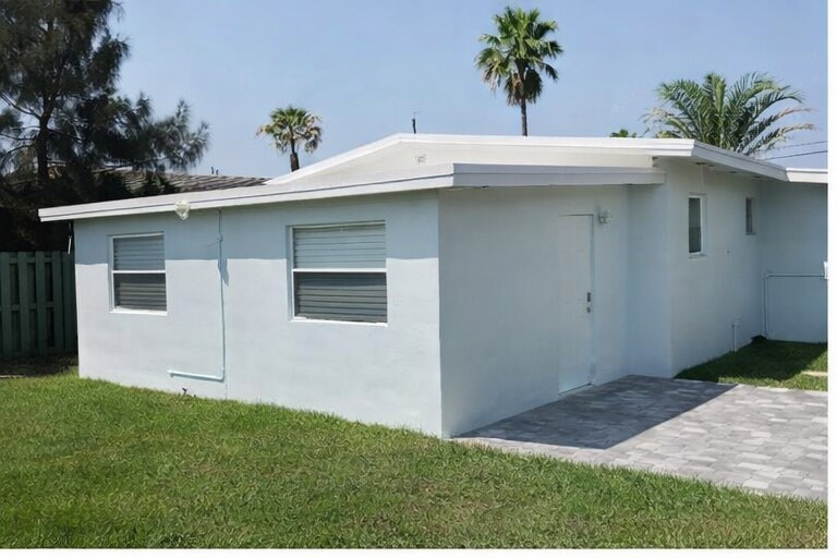 More Photos Of 621 NE 3rd Ave, Delray Beach Office For Sale